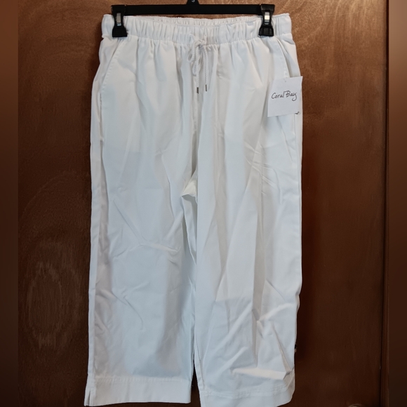 Coral Bay Classic White Capri Pants - Picture 1 of 3
